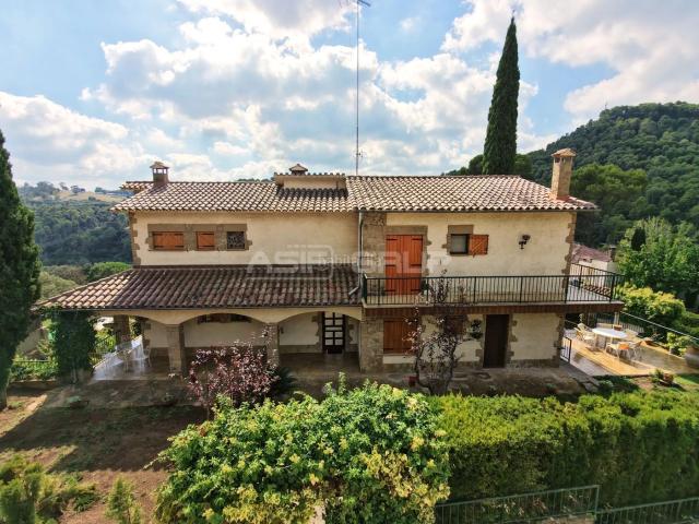 Casa en venta en Gallifa. Espectacular chalet de lujo con vistas increíbles. Casas.