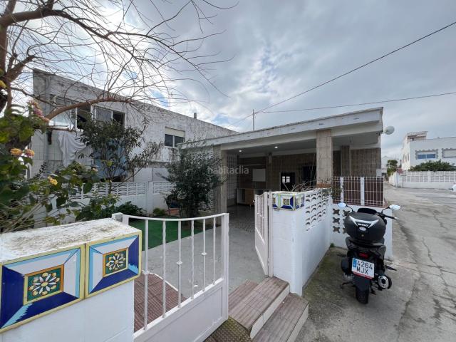Casa en venta en Gandia, Grau de Gandía Marenys de Rafalcaid. La casa independiente en Playa de Gandía. Casas.