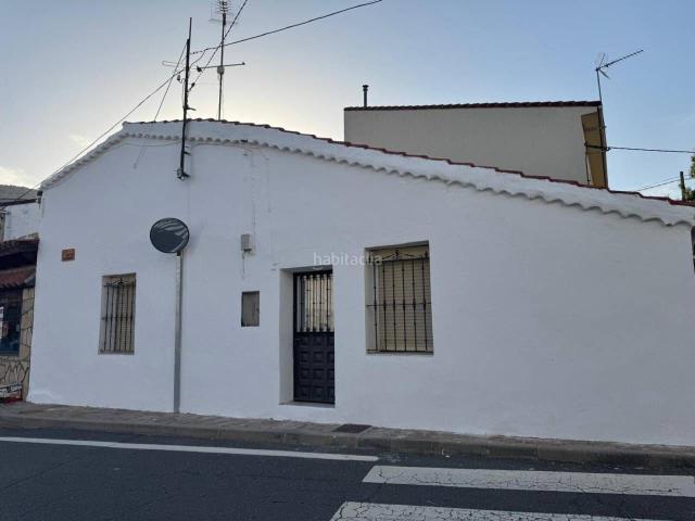 Casa en venta en Gargantilla del Lozoya. Casa de pueblo con chimenea y amplia buhardilla en el Valle del Lozoya. Casas Gargantilla del.