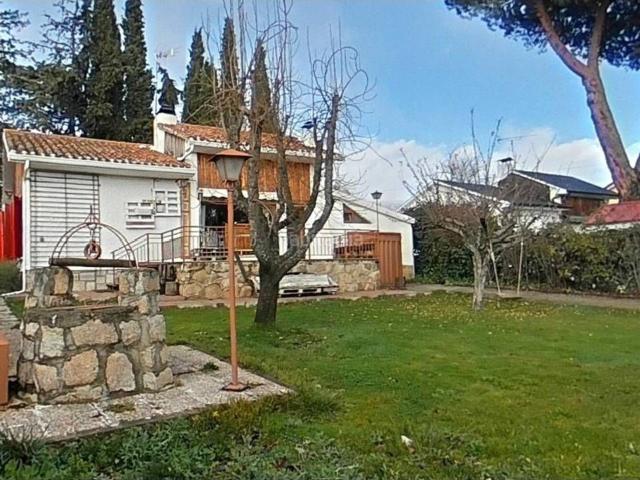 Casa en venta en Gargantilla del Lozoya. Chalet unifamiliar en planta, con Jardín. Casas Gargantilla del.