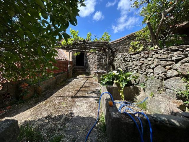 Casa en venta en Gata. CASA CON GARAJE Y PATIO EN GATA. Casas.