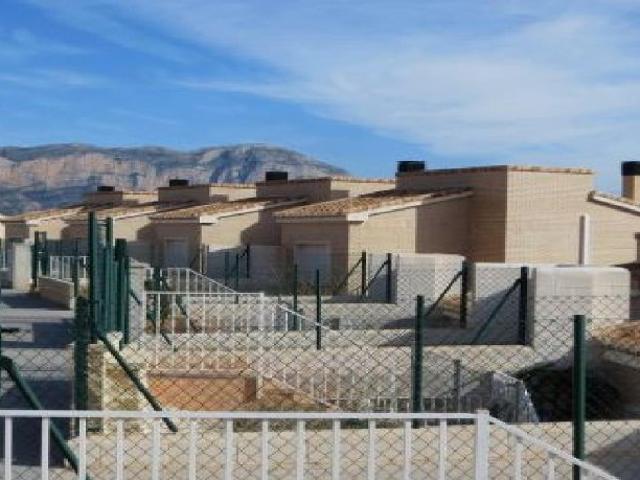 Casa en venta en Gata De Gorgos, Avda garrofers 60