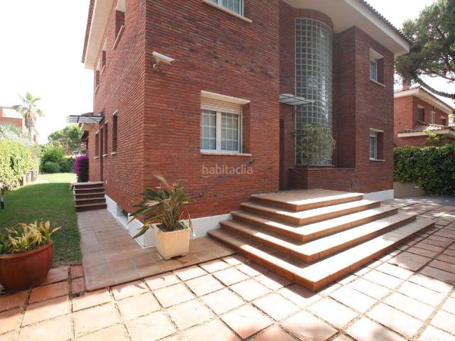 Casa en venta en Gavà, Gava Mar. Casa exclusiva junto a playa Gavà, 494m2, parcela 814m2, jardín, piscina. Casas.