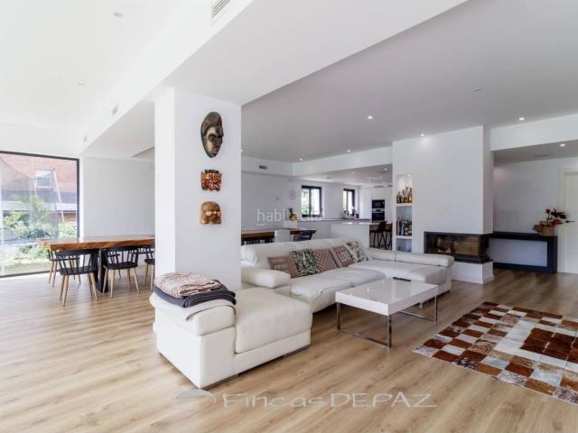Chalet en venta en Gavà, La Sentiu. Vanguardista casa en venta en La SentiuBruguers. Chalets.