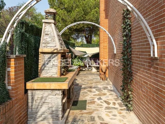 Casa en venta en Getafe, Getafe Norte. Espléndida Casa con Piscina Privada en Getafe. Casas.
