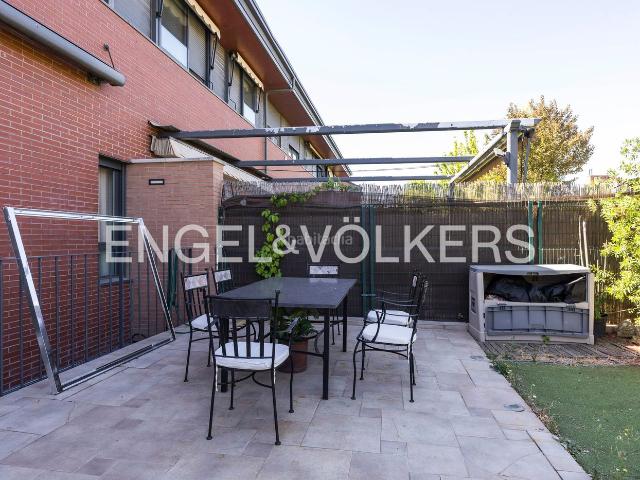 Casa adosada en venta en Getafe, Perales del Río. Luminoso Chalet en Zona Residencial de Getafe. Casas adosadas.
