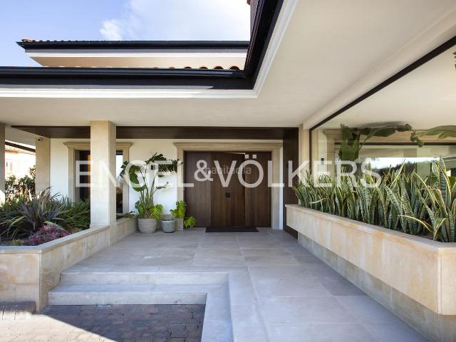 Casa en venta en Getxo, Santa María de Getxo. Exclusivo chalet unifamiliar reformado y con vistas al mar. Casas.