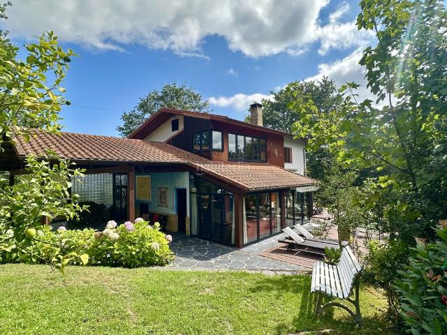 Casa en venta en Gijón, Cabueñes. Chalet en Cabueñes a unos minutos de La Playa de La Ñora. Casas.