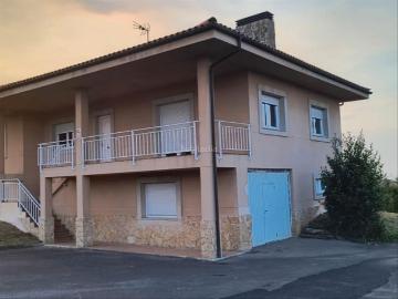 Casa en venta en Gijón, Cabueñes. Detached Family Home with Sea Views 3000m2 Investment. Casas.