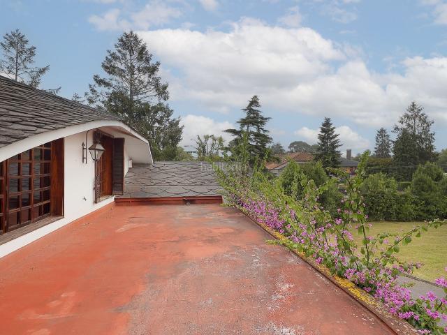 Casa en venta en Gijón, La Guía. Espectacular chalet independiente en la mejor zona de somio, proximo a la Playa de San Lorenzo y con excelente comunicación con el. Casas.