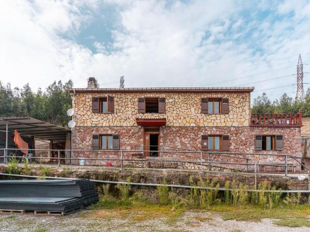 Casa en venta en Gijón, Sierín. Casa Chalet, 4 naves y 21.000 m2 de Finca en Serín, Gijón. Casas.