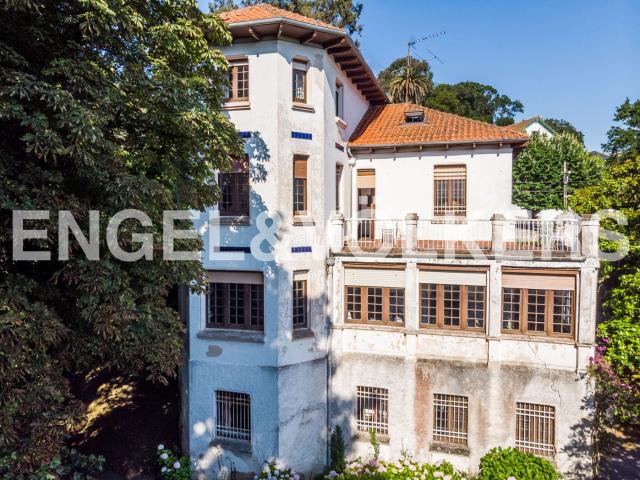 Casa en venta en Gijón, Somió. Magnífica villa con historia. Casas.