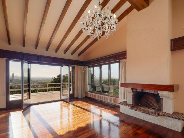 Casa en venta en Gijón, Somió. Oportunidad excepcional para quienes buscan una vivienda amplia, independiente y bien ubicada en Gijón. Situada en la prestigiosa. Casas.