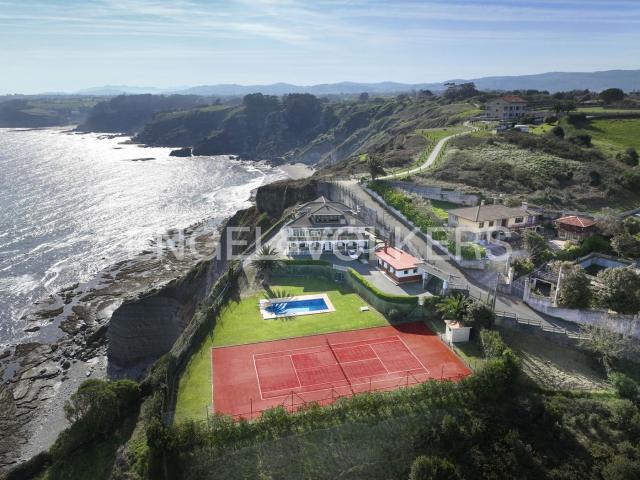 Casa en venta en Gijón, Somió. Casa en acantilado con espectaculares vistas al mar. Casas.