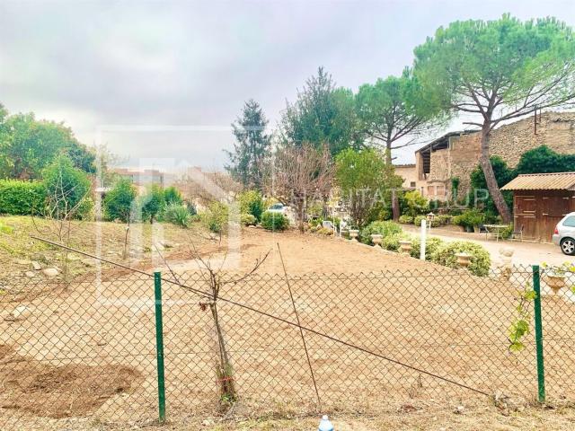 Casa en venta en Girona, Centre Barri Vell. CASA INDEPENDIENTE CON GRAN TERRENO. Casas.