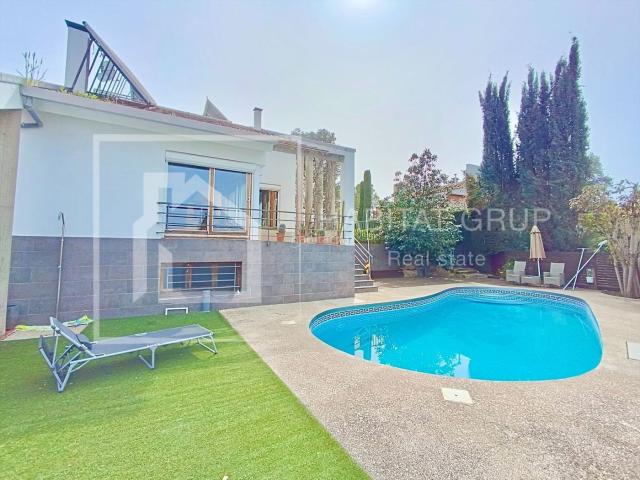 Casa en venta en Girona, Montjuïc. Casa en venta en Girona Capital Montjuïc. Casas.