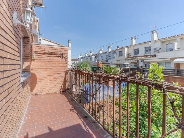 Casa en venta en Girona, Palau. Casa adosada unifamiliar. Casas.