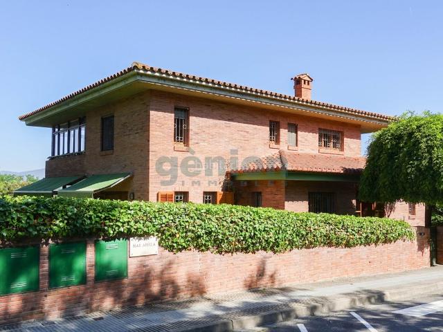 Casa en venta en Girona, Palau. CASA INDEPENDIENTE EN PALAU, EN LA PARTE MÁS PRÓXIMA AL CENTRO DE GIRONA. Casas.