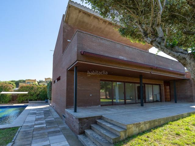 Casa en venta en Girona, Palau. Casas.