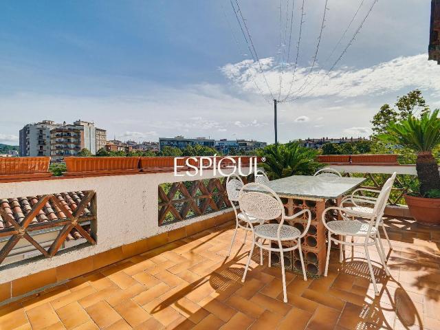 Casa en venta en Girona, Sant Narcis. Casa en venta de 4 habitaciones en Sant Narcís. Casas.