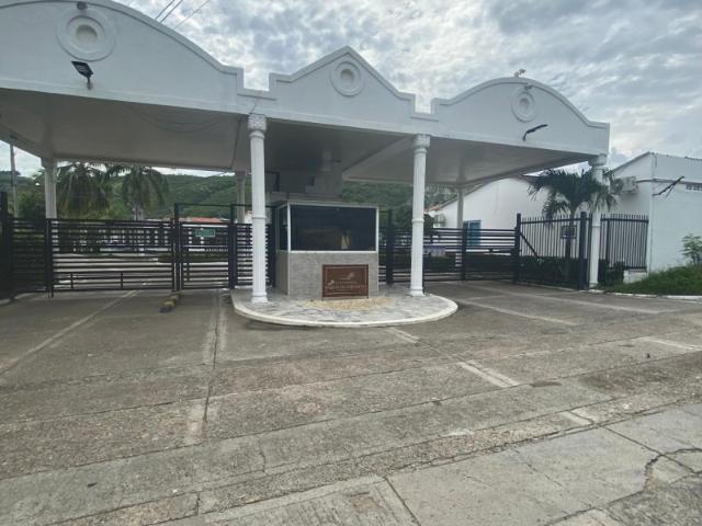 Casa En Venta En Girardot En Barrio Girardot V307556
