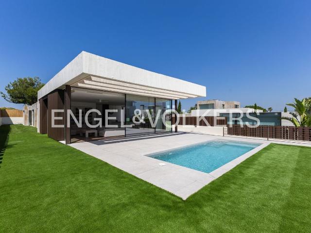 Casa en venta en Godella, Nueva Santa Barbara Cruz de Gracia. Villa de autor diseñada por Antonio Altarriba. Casas.