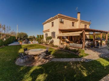 Casa en venta en Gójar. Impresionante casa en Gójar, Granada con piscina y vistas. Casas.