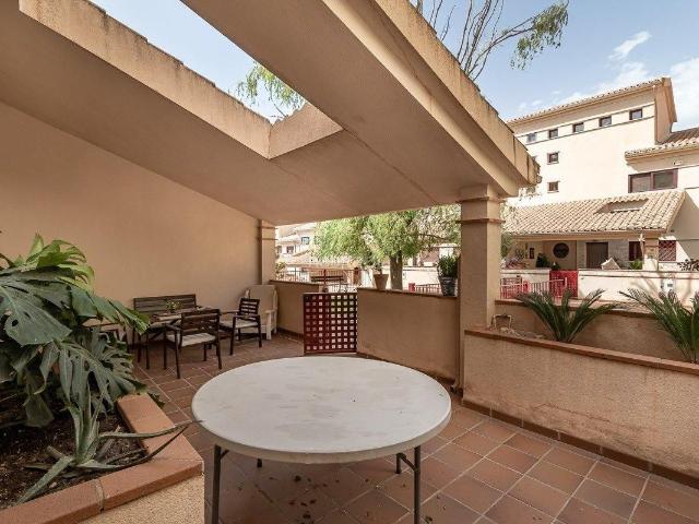 Casa en venta en Gójar. SE VENDE AMPLIA. LUMINOSA CASA CON PISCINA COMUNITARIA Y GARAJE EN CAÑADA DE LOS FENICIOS _GOJAR _GRANADA. Casas.