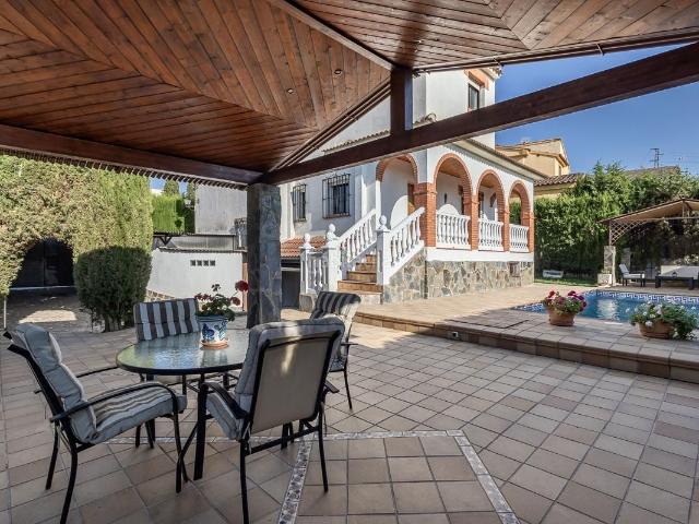 Casa en venta en Gójar. SE VENDE FANTASTICA CASA EN GOJAR_GRANADA en urbanización privada Buenavista. Casas.