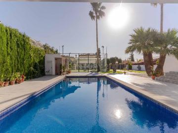 Casa en venta en Gójar. Villa de Lujo en Urb. Buenavista Gójar, Granada, España. Casas.