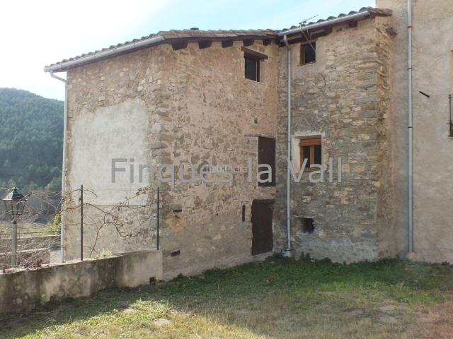 Casa en venta en Gombrèn Pirineos. Edifici en venda. Casas.