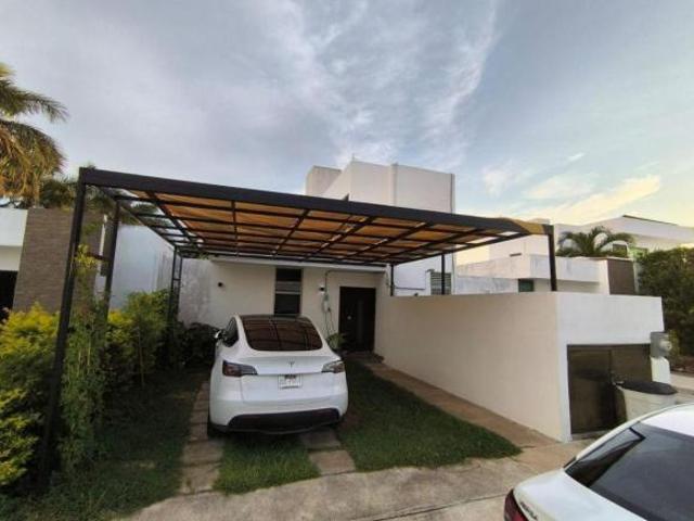 Casa en venta en Gran Santa Fe II, Mérida – Privada con vigilancia y amenidades