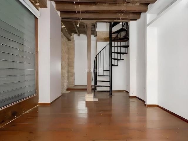 Casa en venta en Granada, Centro Sagrario. VENTA DE CASA CON NEGOCIO EN PLENO CENTRO DE GRANADA BIBRAMBLA. Casas.