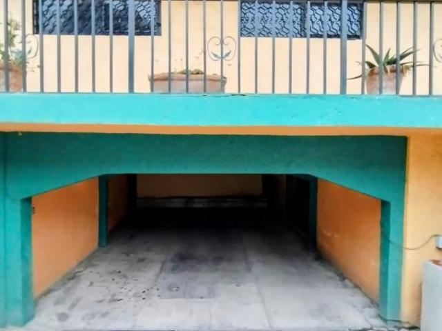 Casa en Venta en Granjas Coapa en Calle Privada con Vigilancia y 6 Estacionamientos