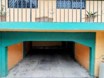 Casa en Venta en Granjas Coapa en Calle Privada con Vigilancia y 6 Estacionamientos