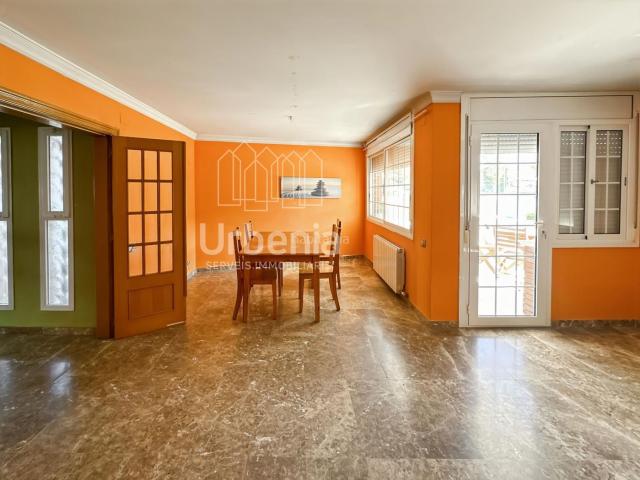 Casa en venta en Granollers, Centre. Casa con terrazas, chimenea y amplio garaje en Tres Torres, Granollers. Casas.