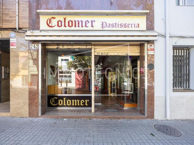Casa en venta en Granollers, Lledoner. EN VENTA, UN EDIFICIO CON HISTORIA EN GRANOLLERS. Casas.