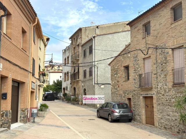 Casa en venta en Gratallops. Casa de pueblo en Gratallops Priorat con licencia turística, garaje y terraza 180 m2, 6 habitaciones. Casas.