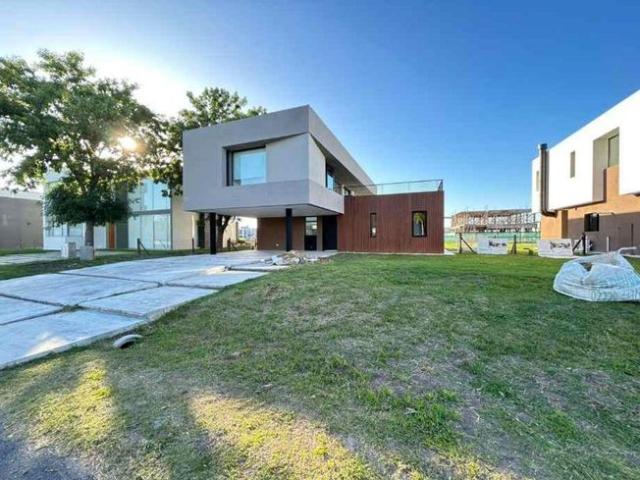 CASA EN VENTA EN GREENVILLE POLO & RESORT