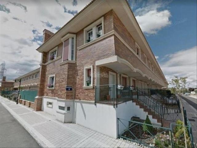 Casa en venta en Grijota. Chalet en venta con inquilino solvente urbanización con piscina y pádel a 3 km de Palencia. Casas.