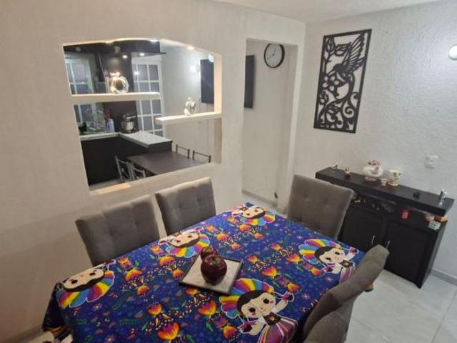 Casa en Venta en Huehuetoca, Urbi Villa del Rey, con estacionamiento