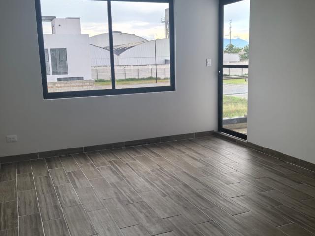 Casa en venta en Huejotzingo, Puebla: Amplio espacio y seguridad en Real de Huejotzingo