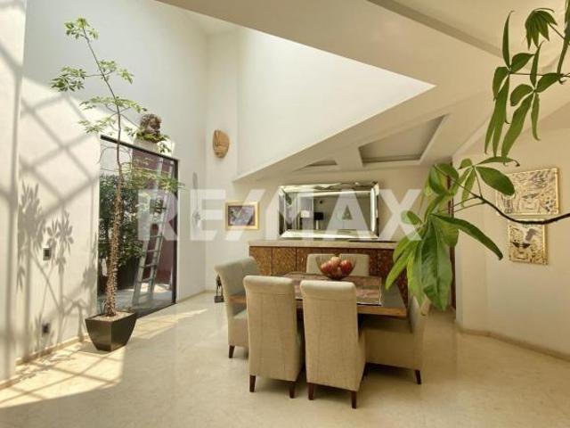 Casa en Venta en Hacienda de las Palmas 4