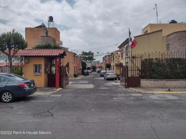 Casa en venta en Hacienda las Palmas I y II, Ixtapaluca, México