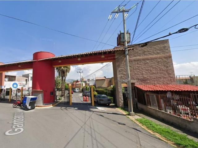 Casa en venta en Hacienda las Palmas I y II, Ixtapaluca, México