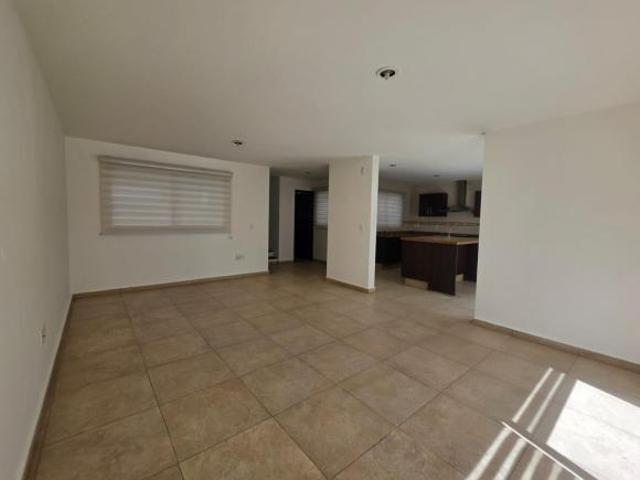 Casa en venta en Hacienda Real II/ 3 recs con baño + Roof Garden+ sala de TV