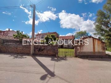 Casa en venta en Hermandad de Campoo de Suso. Casa de pueblo en Izara. Casas Hermandad de Campoo de.