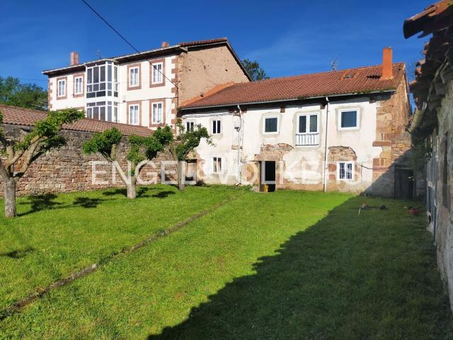 Casa en venta en Hermandad de Campoo de Suso. Casa de pueblo en Izara. Casas Hermandad de Campoo de.