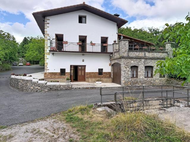 Casa en venta en Hernani. Hay casas que guardan historias, esta tiene muchas más. Casas.