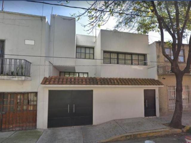 Casa en venta en Heroes de Churubusco, Iztapalapa, Ciudad de México